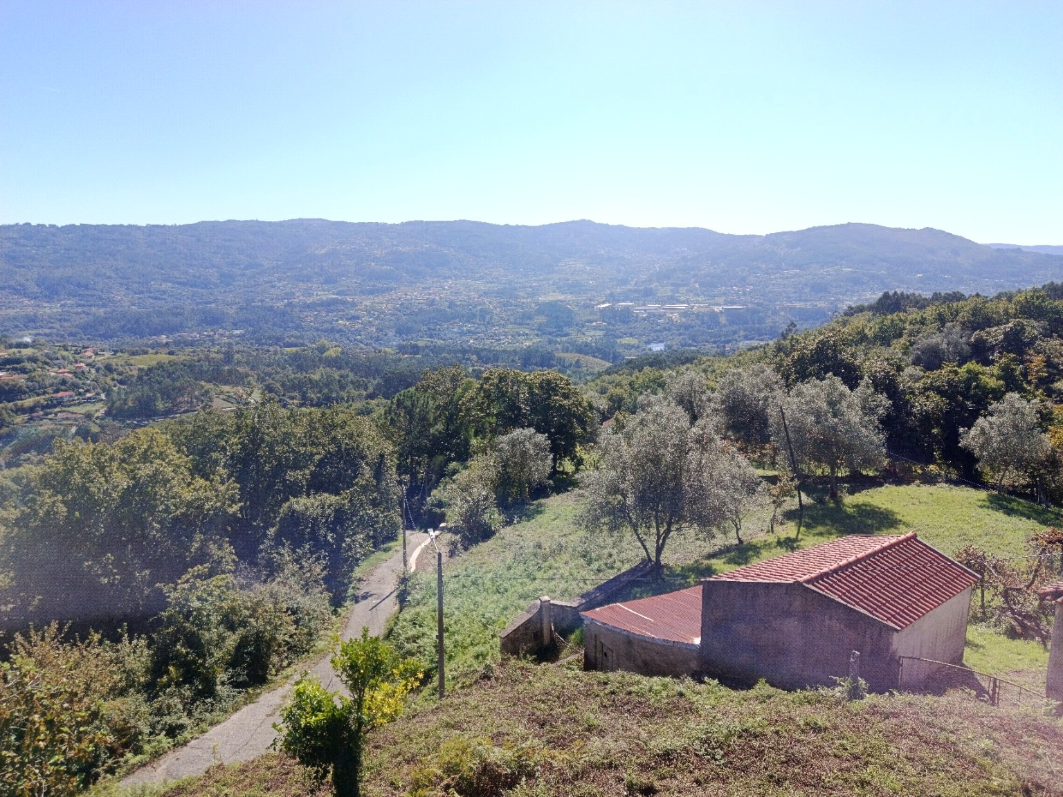 Vista real da paisagem rural envolvente do Lugar de Pinhó, em Arcos de Valdevez